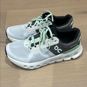 Men’s On Running Shoes size 9.5